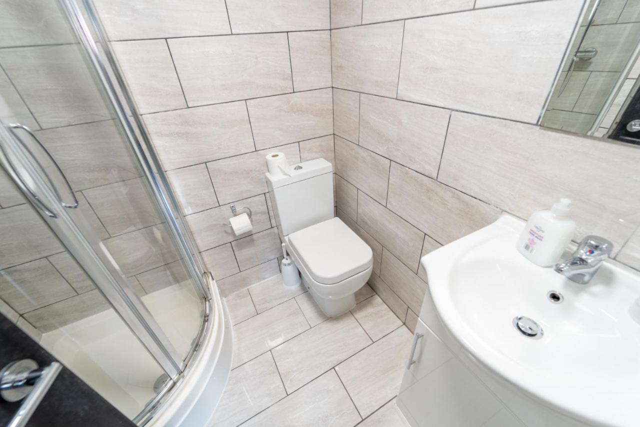 Staysa Equipped Studios Near Qe And Uob In Guesthouse Close To The City! Бирмингам Екстериор снимка