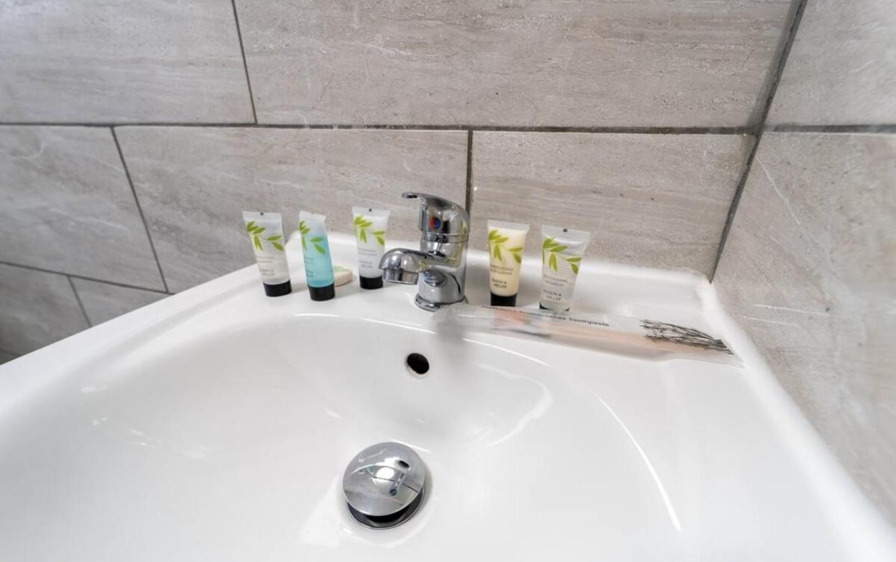 Staysa Equipped Studios Near Qe And Uob In Guesthouse Close To The City! Бирмингам Екстериор снимка